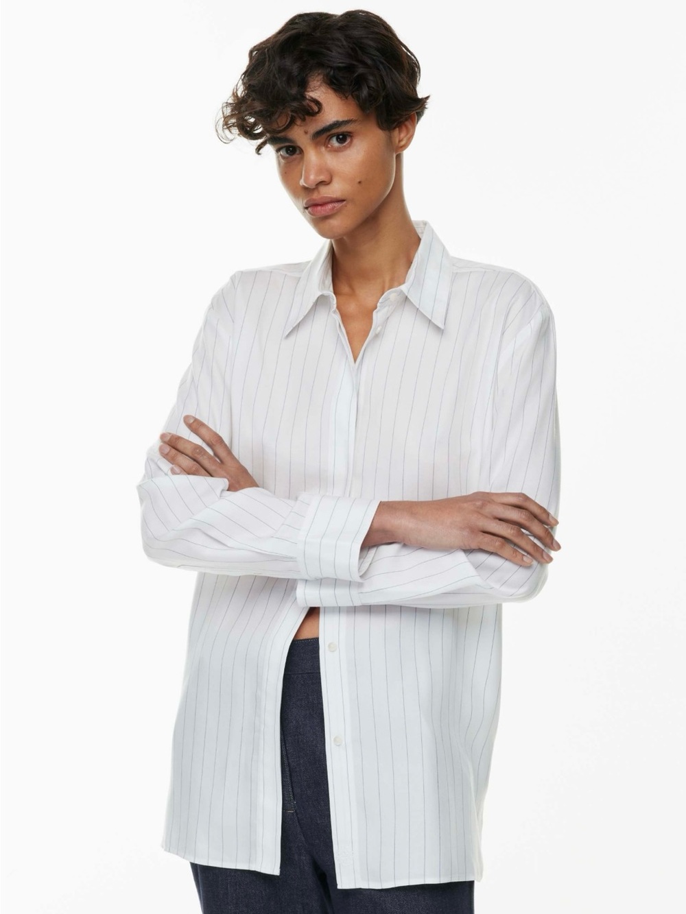 Aritzia - Babaton Freelance Shirt in white and Navy